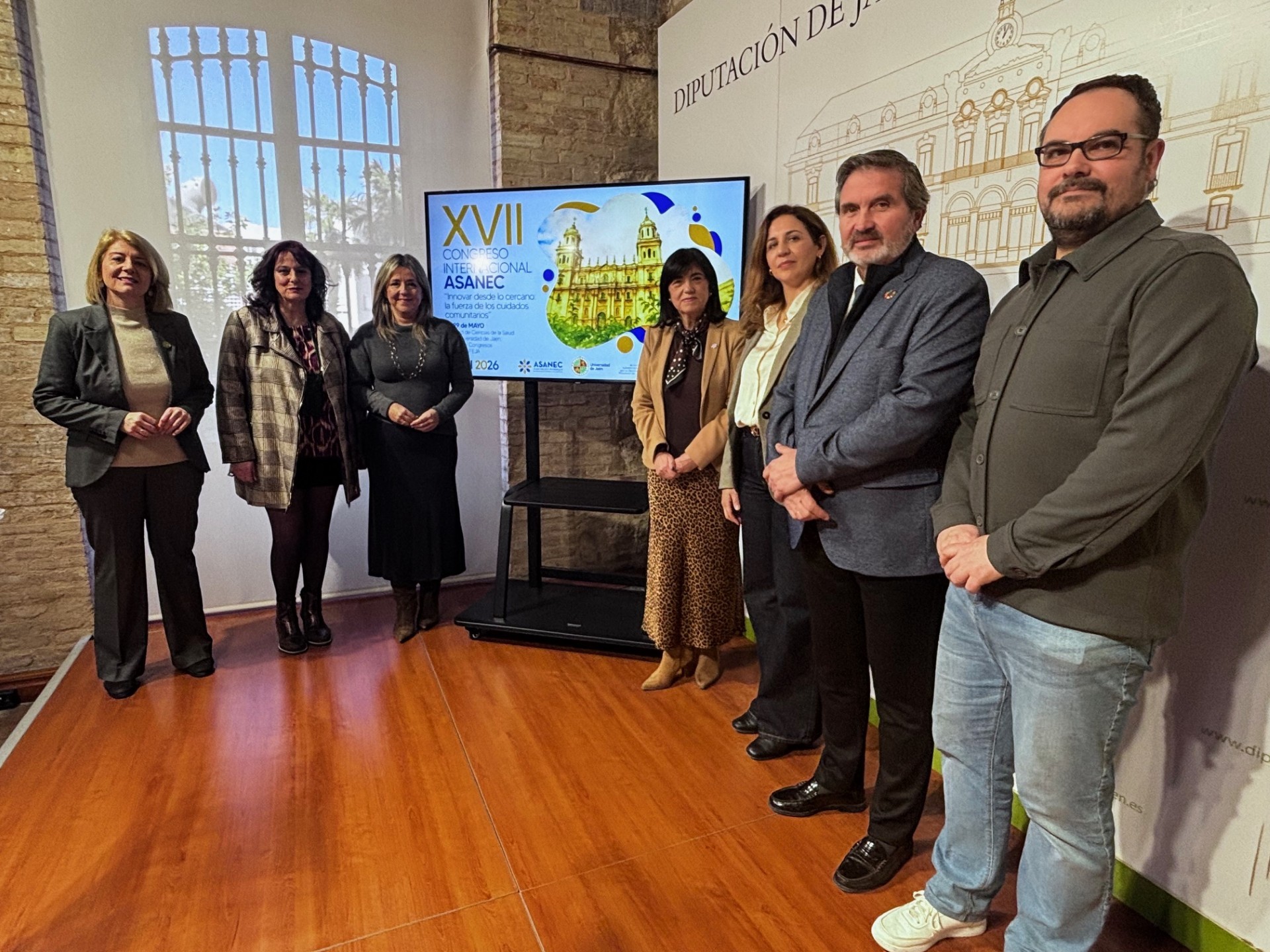 Foto de familia de autoridades y reponsables del congreso | Diputación de Jaén | Ampliar imagen