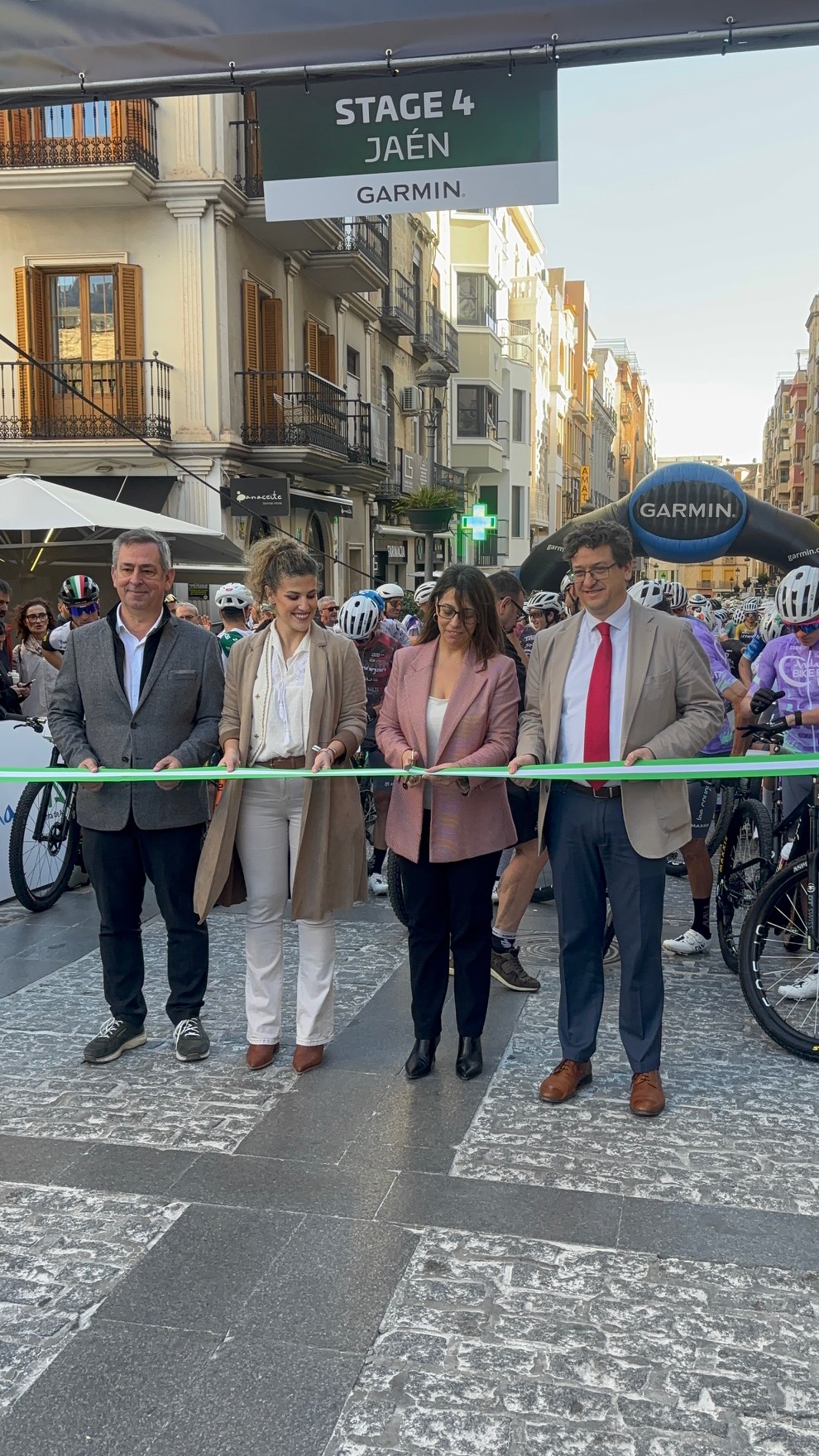 Salida de la cuarta etapa de la Andalucía Bike Race en Jaén capital | Diputación de Jaén | Ampliar imagen