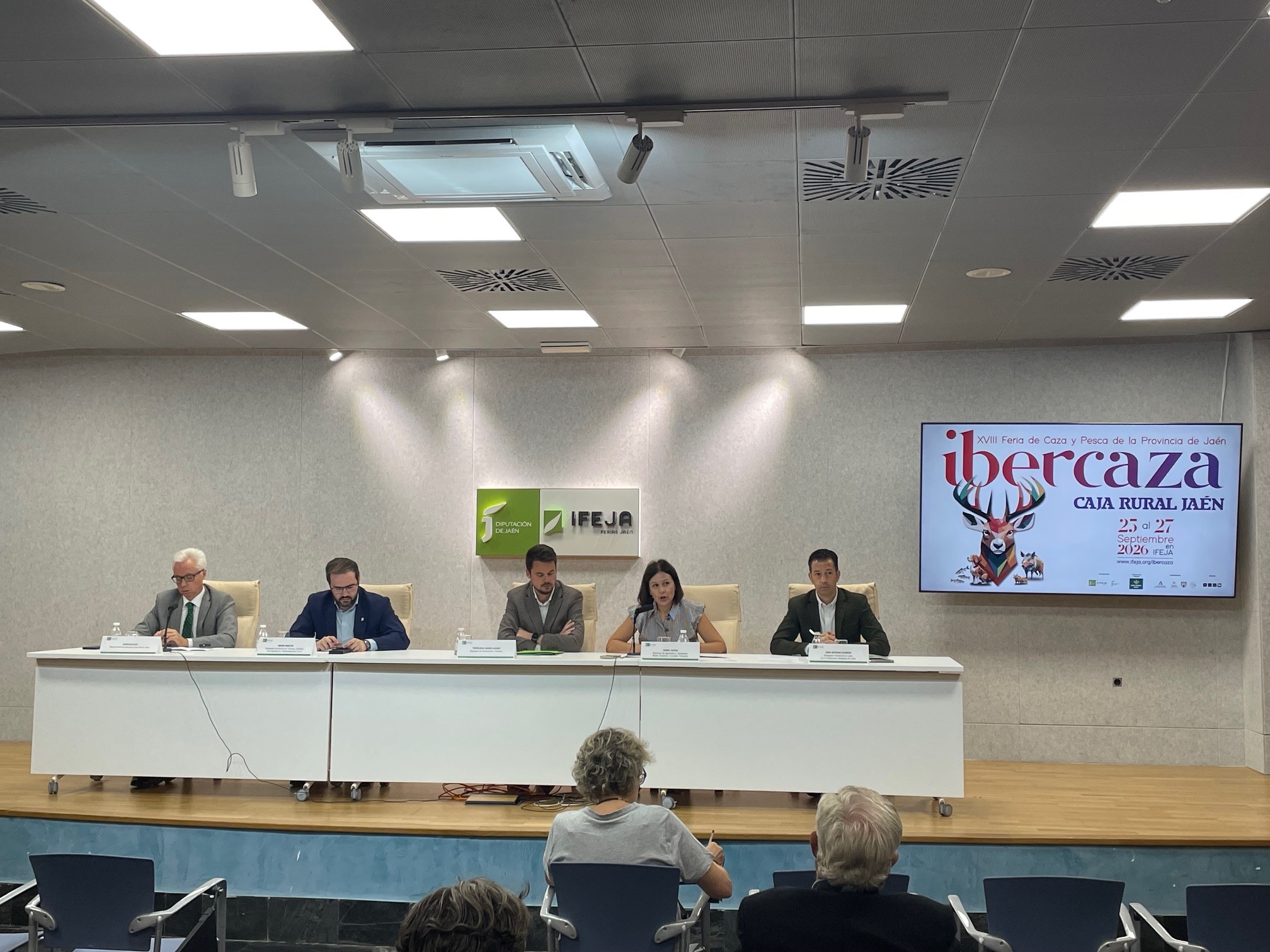 Durante la presentación de las dos muestras, que ha tenido lugar en el Palacio de Ferias y Congresos de Jaén | Diputación de Jaén | Ampliar imagen