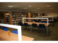 Biblioteca acondicionada del municipio de Lahiguera. JPEG de 455 KB