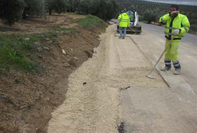 08-03-10 Reconstrucción de firme erosionado en la JA-3305, Martos a Fuensanta de Martos. JPEG de 140 KB