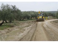 08-03-10 Limpieza de barro en la JV-2338, Arjona a Torredelcampo por El Berrueco. JPEG de 123 KB