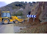 26-02-10 Limpieza de desprendimientos en la JA-3206, acceso a Los Cárcheles. JPEG de 264 KB