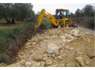 04/05-03-10 Reconstrucción de cunetas erosionadas en la JV-5012, Andújar a La Parrilla. JPEG de 169 KB
