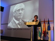 María del Carmen de la Torre presenta la gala. JPG de 782 KB