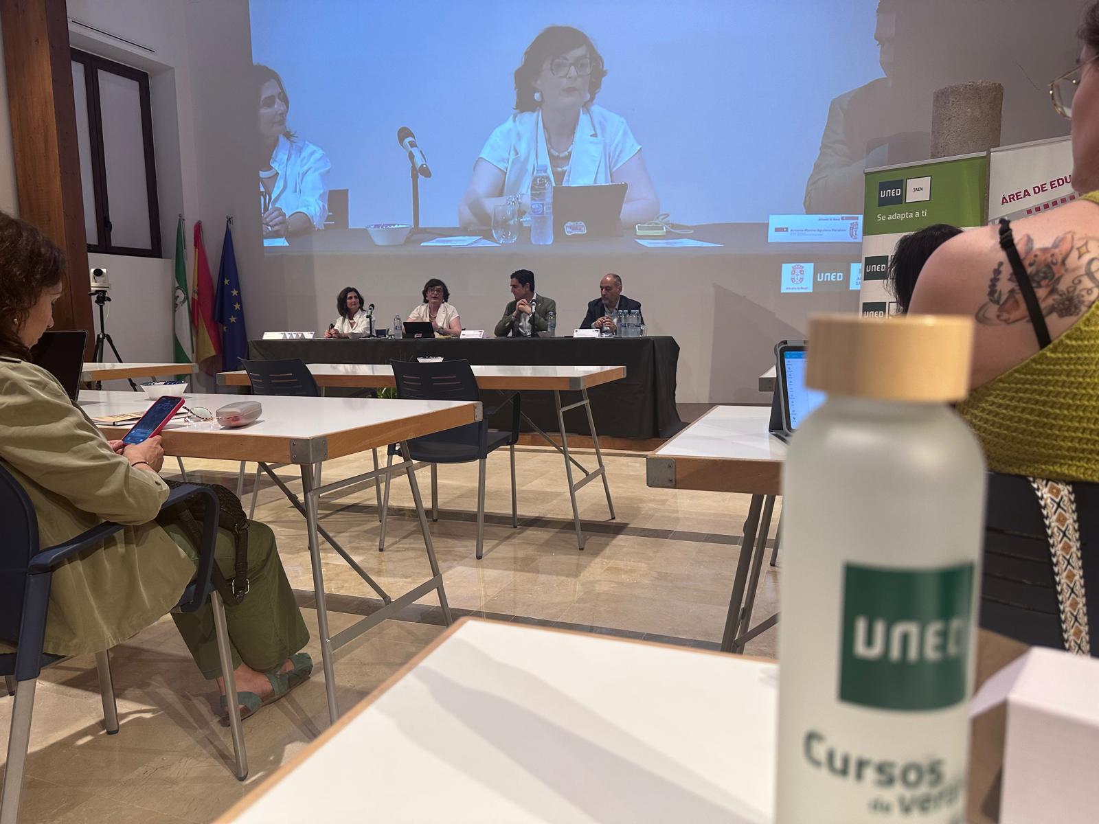Un momento de la intervención de Inés Arco en este acto inaugural | Diputación de Jaén | Ampliar imagen