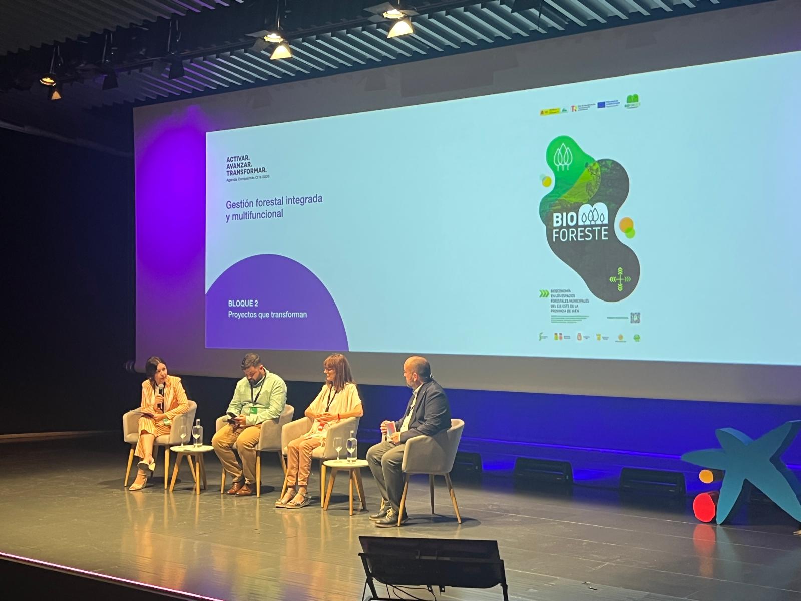 Isabel Uceda interviene en una mesa redonda de este encuentro organizado por la Red de Centros de Innovación Territorial (CIT), de la que forma parte el CIT de la provincia de Jaén