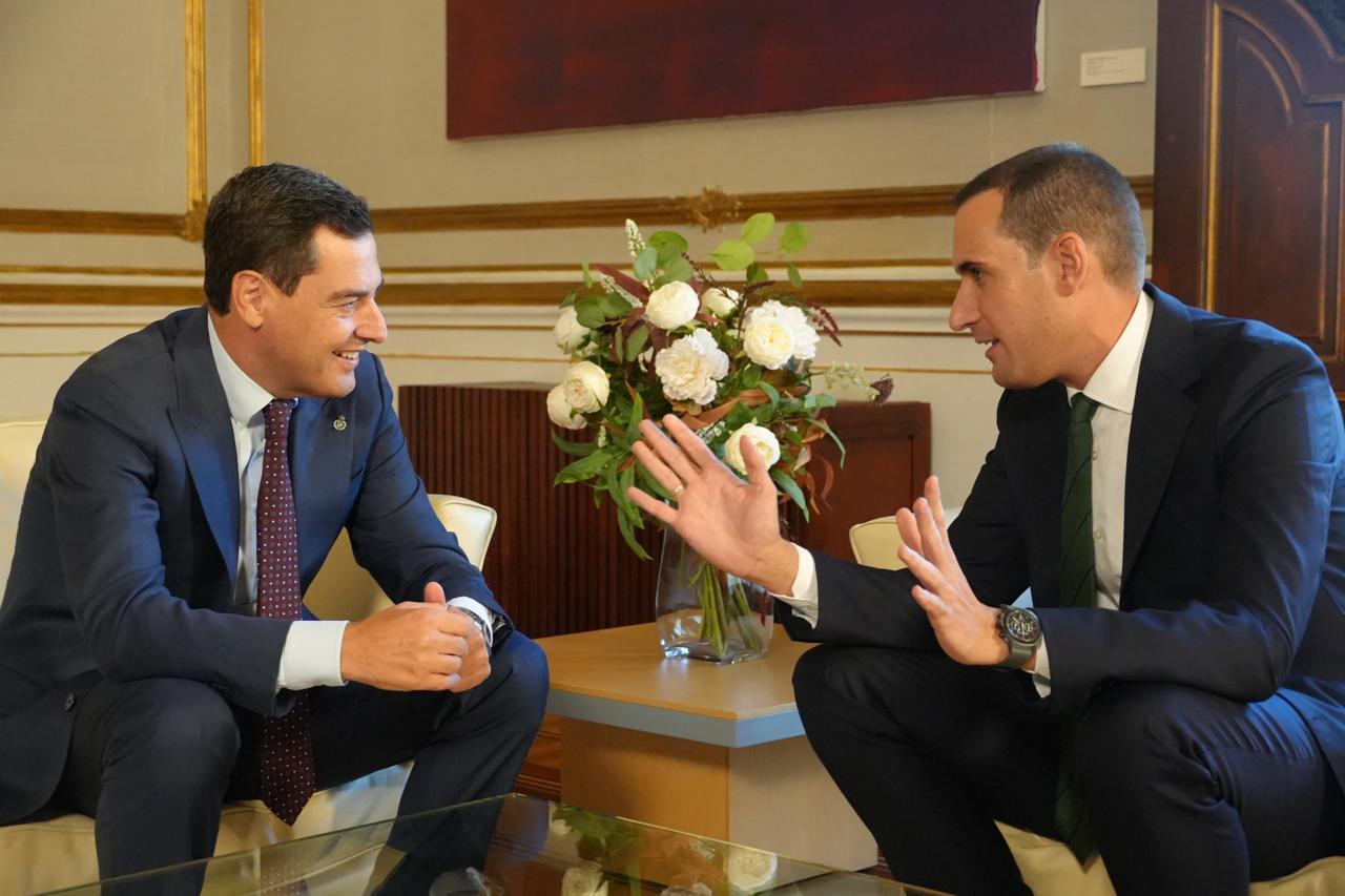 El presidente de la Diputación de Jaén durante el encuentro mantenido con el presidente de la Junta de Andalucía | Diputación de Jaén | Ampliar imagen