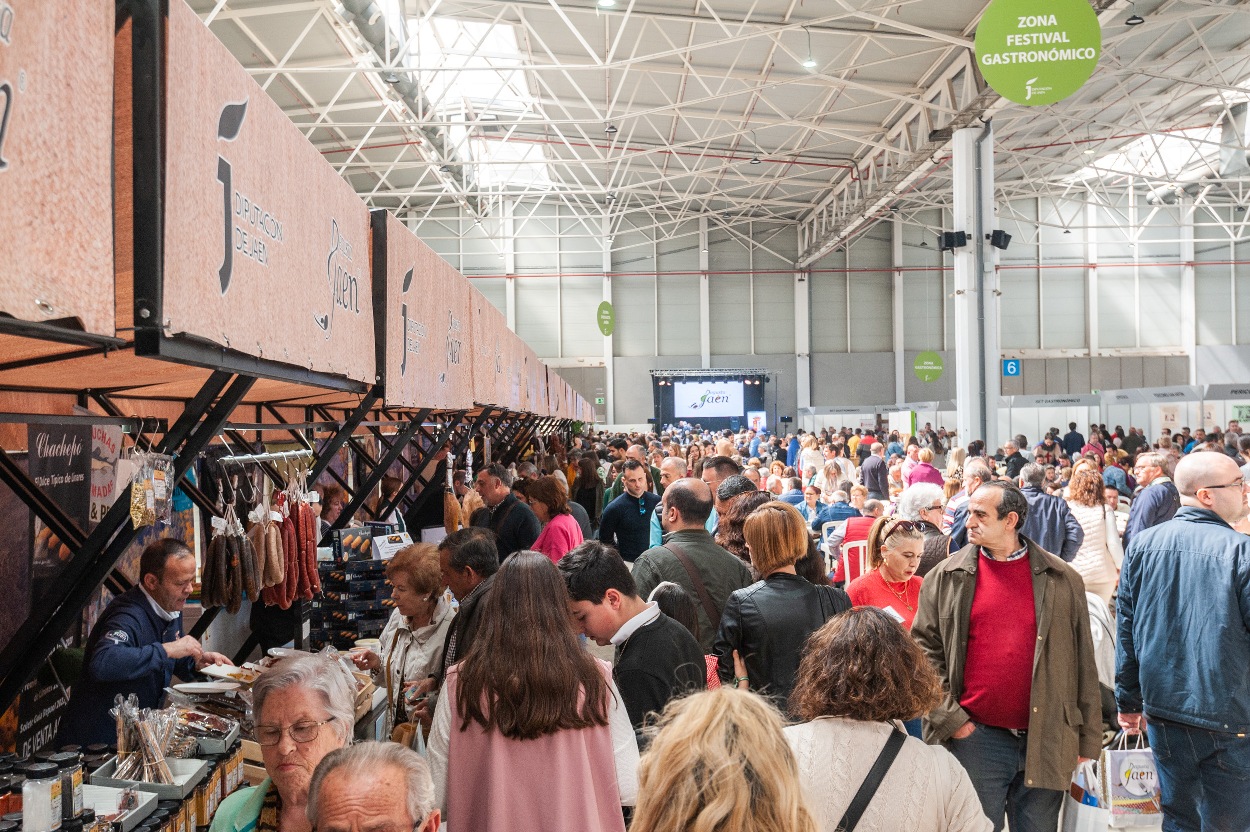 Más de 20.000 personas visitan la VIII Feria de los Pueblos. JPG de 466 KB | Diputación de Jaén | Ampliar imagen