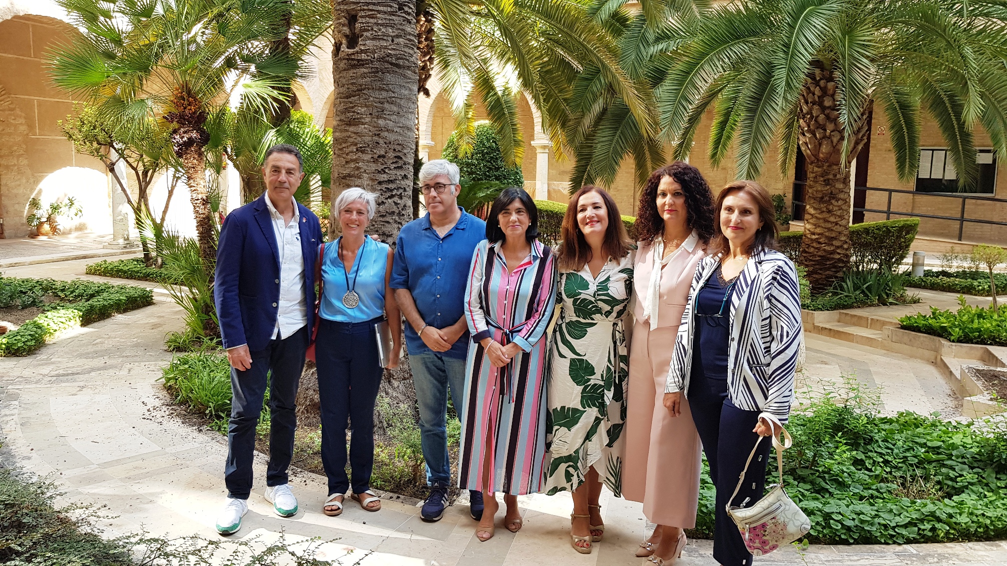 Francisca Medina junto a ponentes, expertos y expertas que han participado en esta jornada. JPG de 1628 KB | Diputación de Jaén | Ampliar imagen
