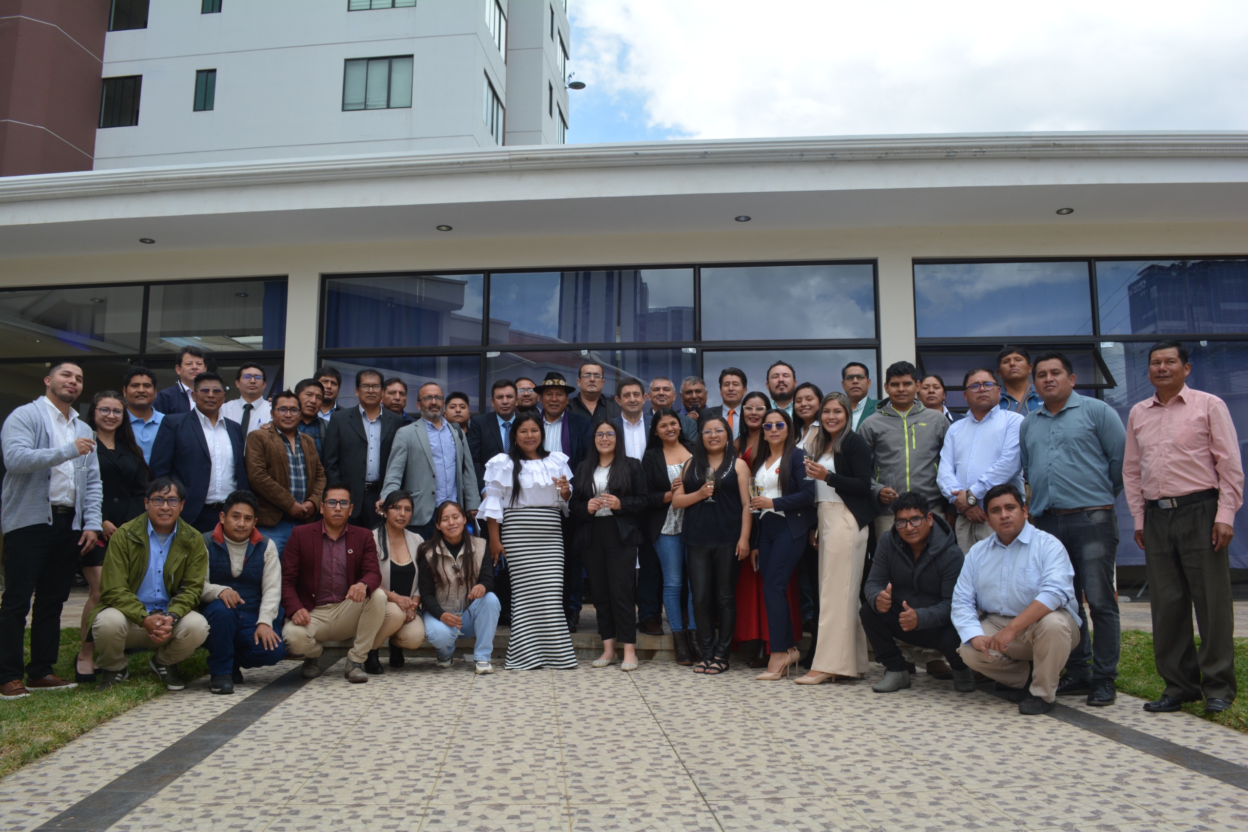 Paco Reyes, en el centro, con participantes en este programa de gestión de residuos