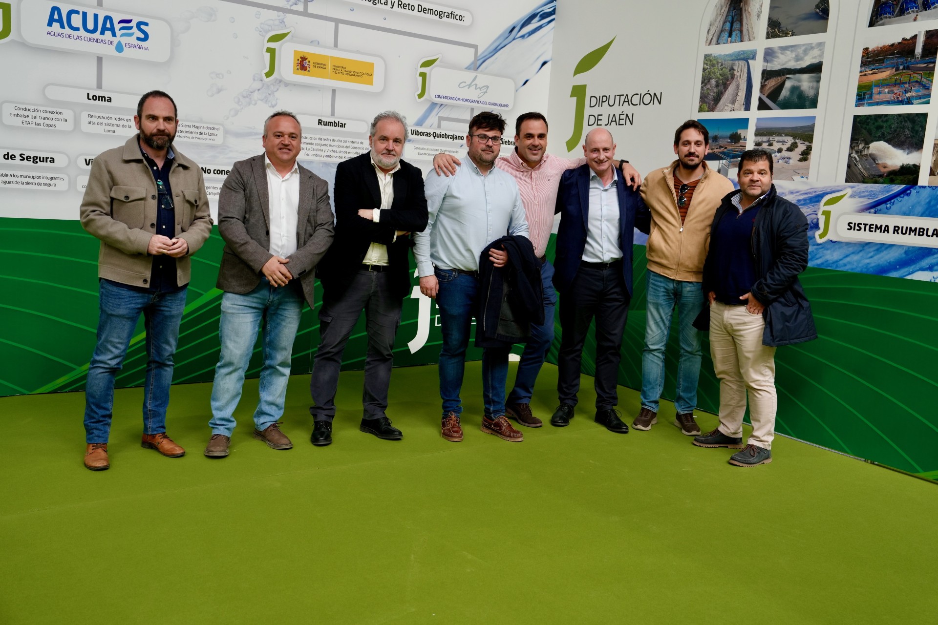 El diputado de Servicios Municipales visita la exposición sobre el Plan de Infraestructruas Hidráulicas en la Feria de los Pueblos