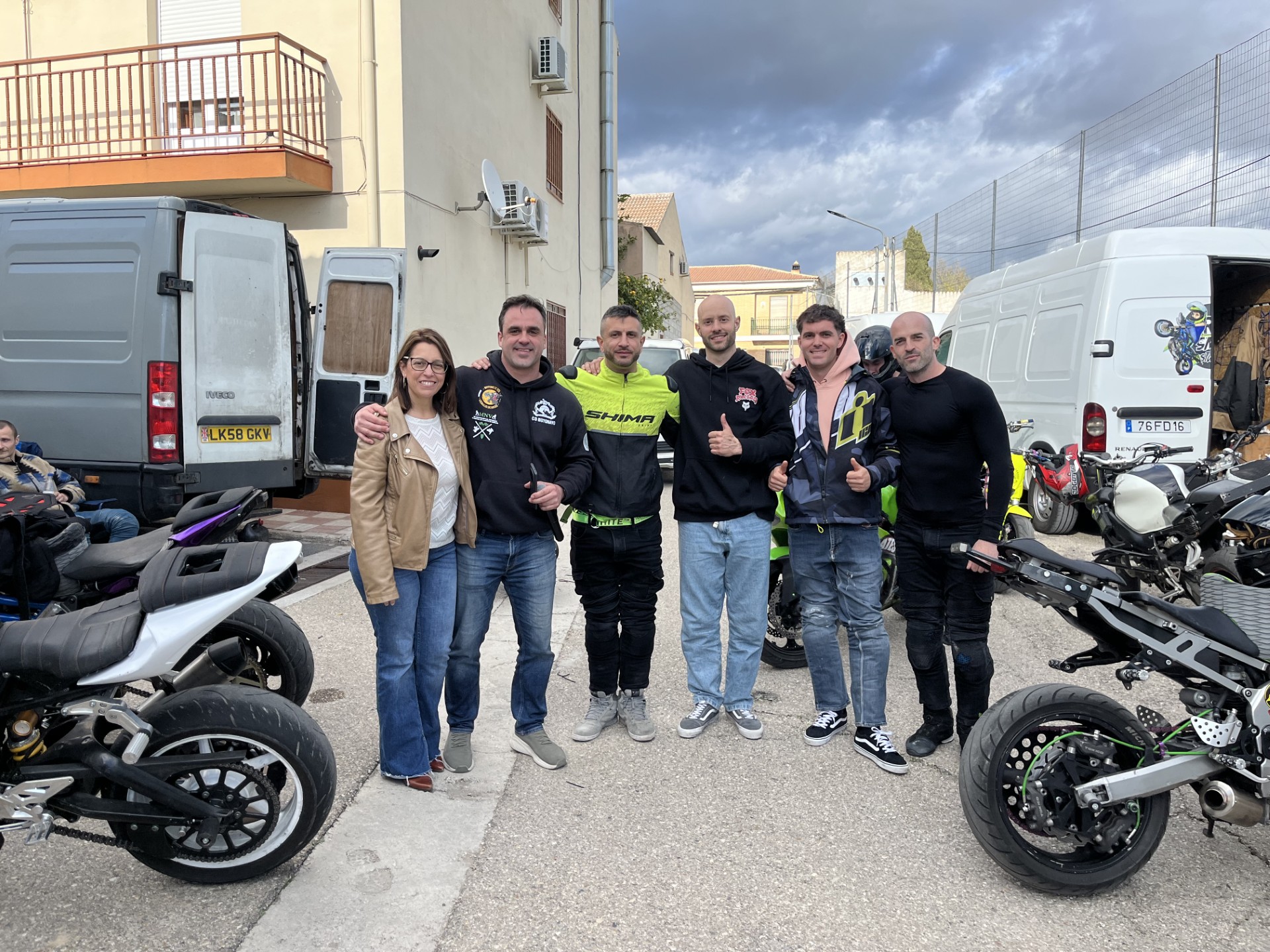 África Colomo y Diego Soriano, junto a participantes en este festival