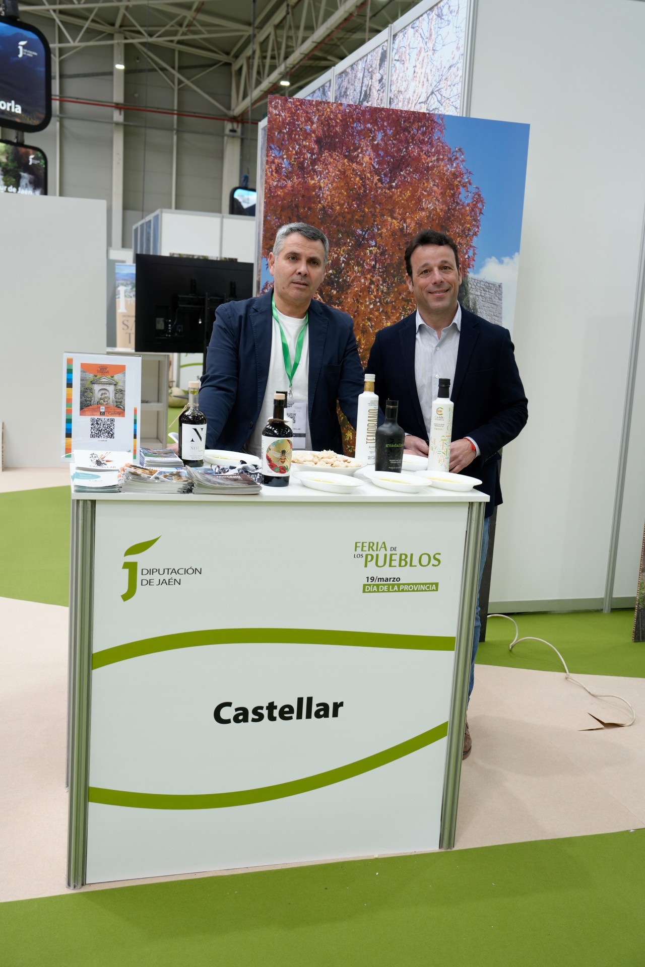 El diputado de Agricultura y Ganadería, Javier Perales, participa en la degustación de aceites tempranos de Castellar