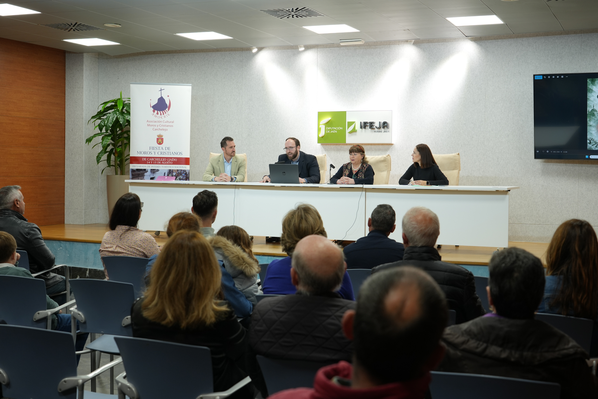 La vicepresidenta tercera y diputada de Economía, Hacienda, Asistencia Municipios y Recursos Humanos, Pilar Parra, participa en la presentación Encuentro Andaluz de Moros y Cristianos de Carchelejo