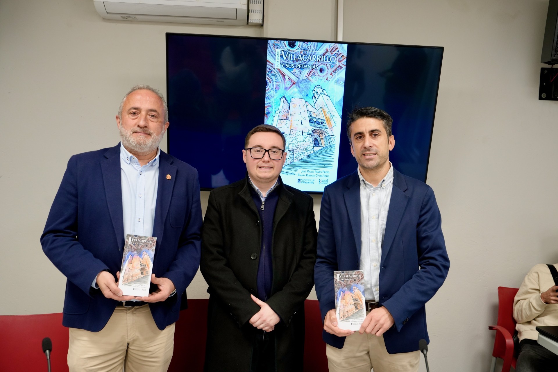El diputado provincial José Alberto Rodríguez interviene en la presentación de la Guía completa de Villacarrillo y sus pedanías