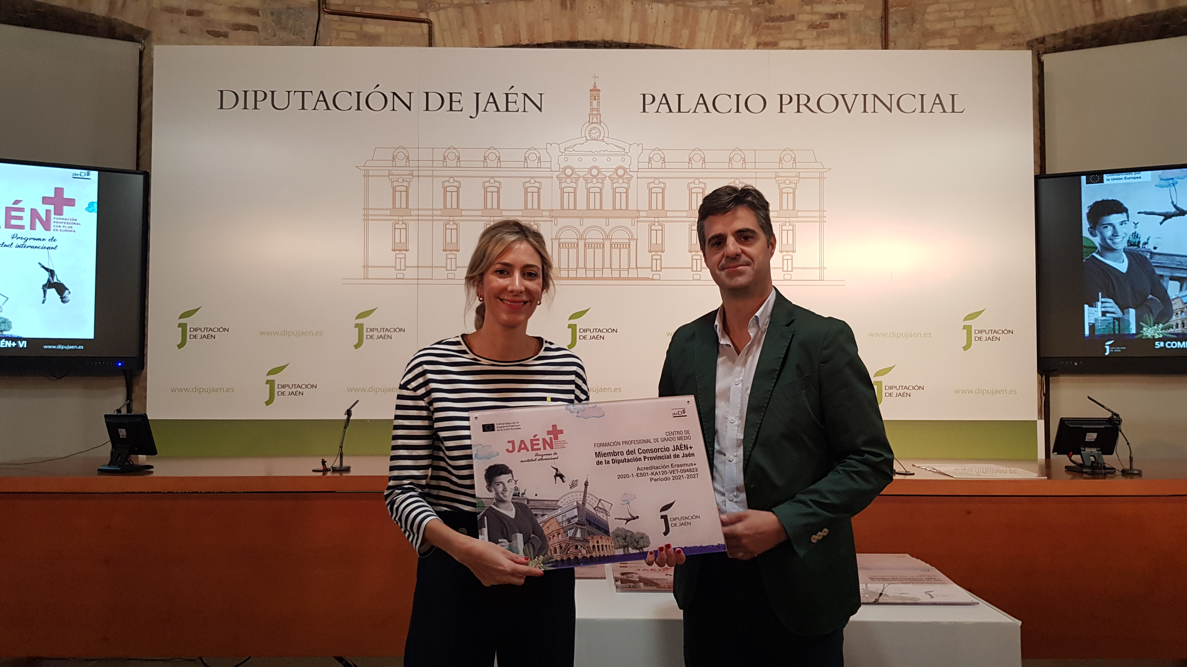 Pulsa para ampliar la imagen: IES PEÑA DEL AGUILA - Mancha Real