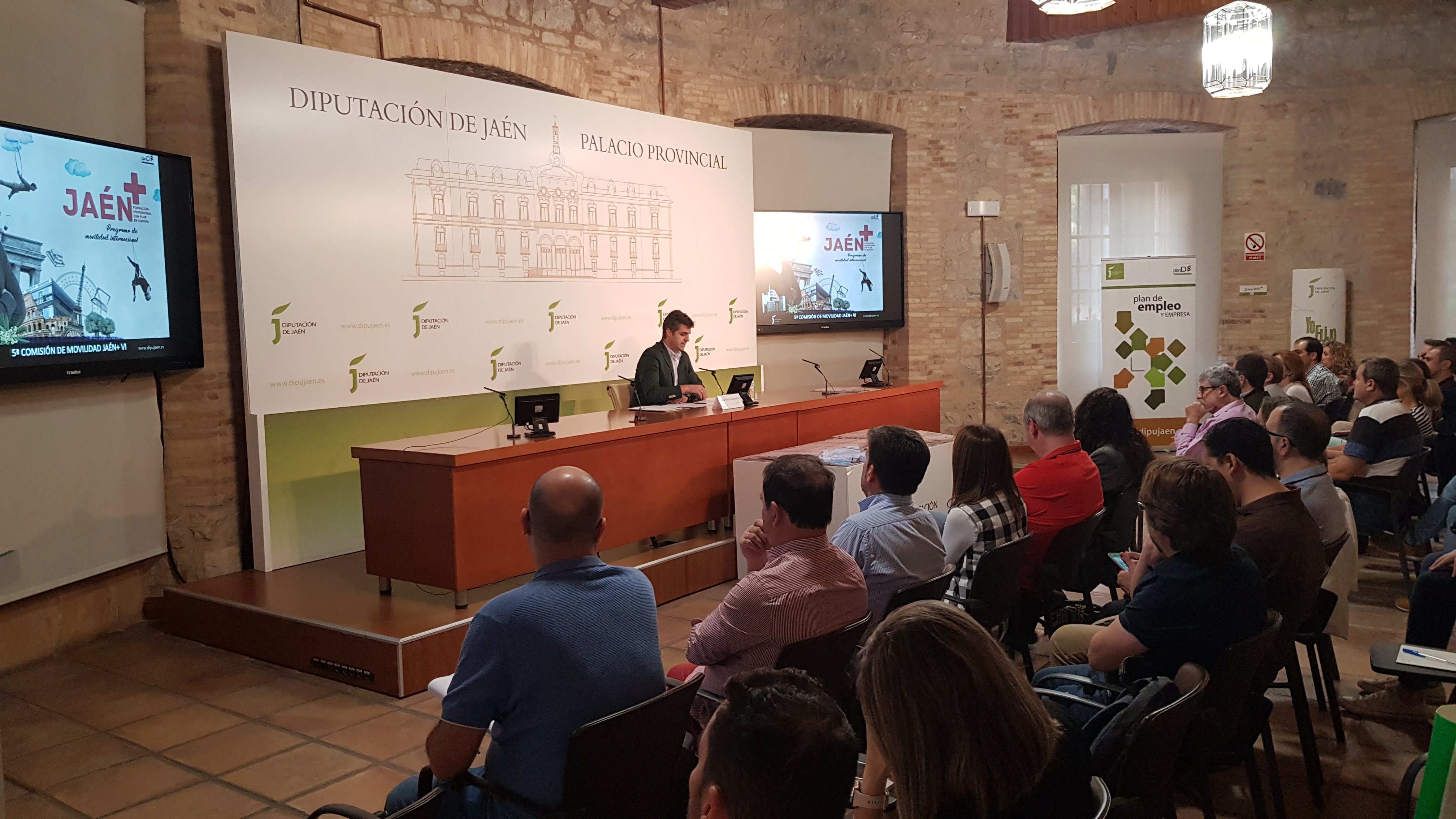 Pulsa para ampliar la imagen: Presentación acto de entrega placas de difusión Consorcio Jaén+