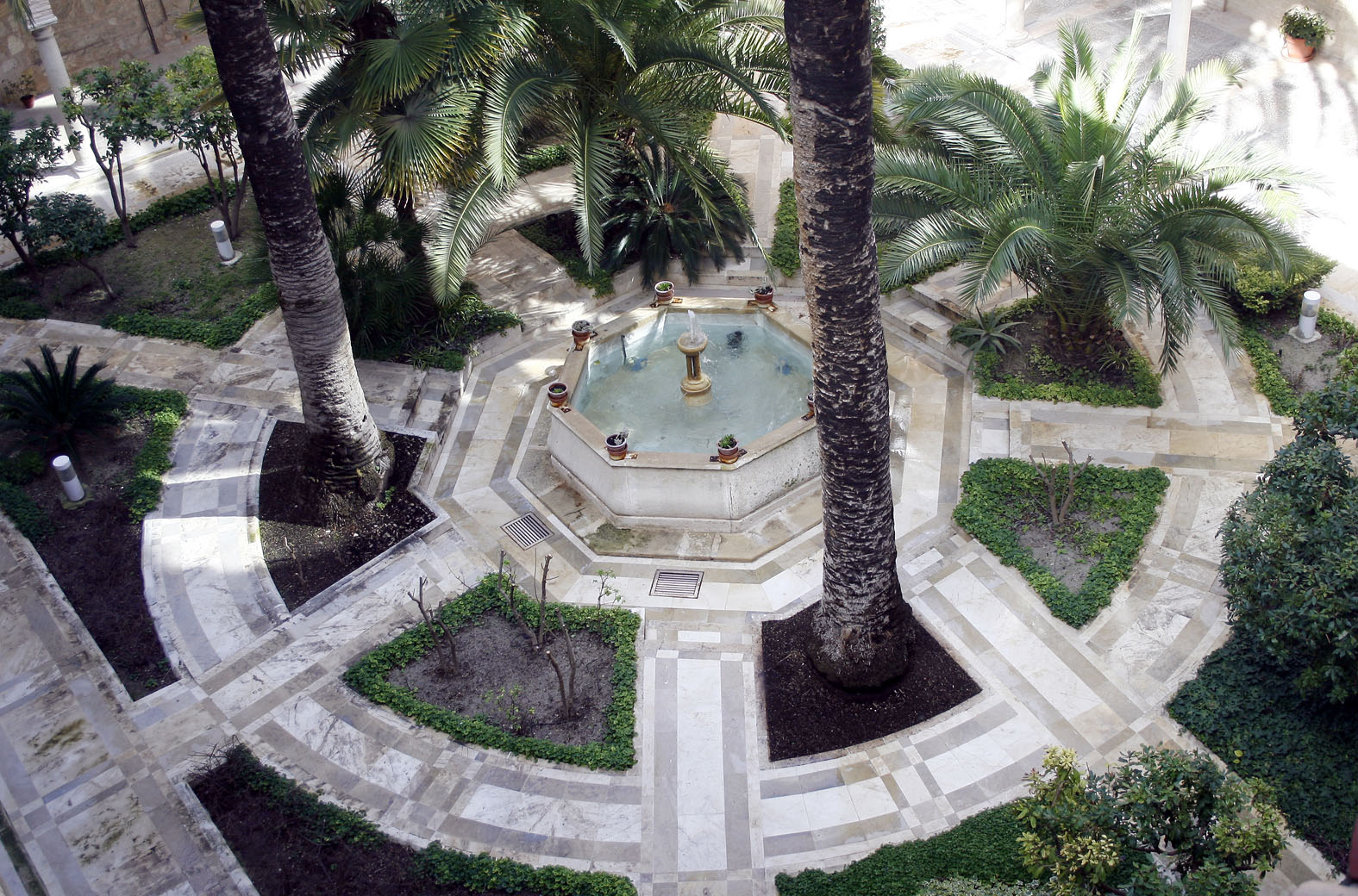 Pulsa para ampliar la imagen: Patio Central