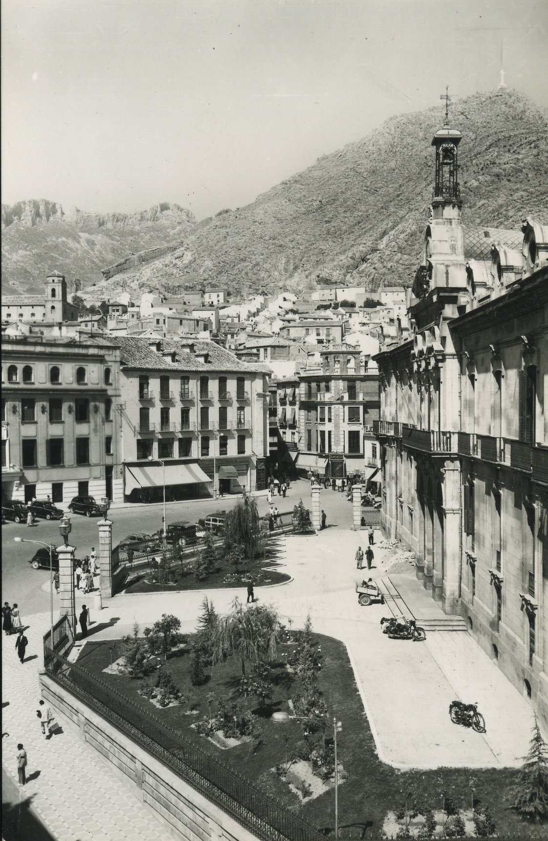 Jardines del Palacio de la Diputación Provincial. Editorial Arribas. Década de 1960.