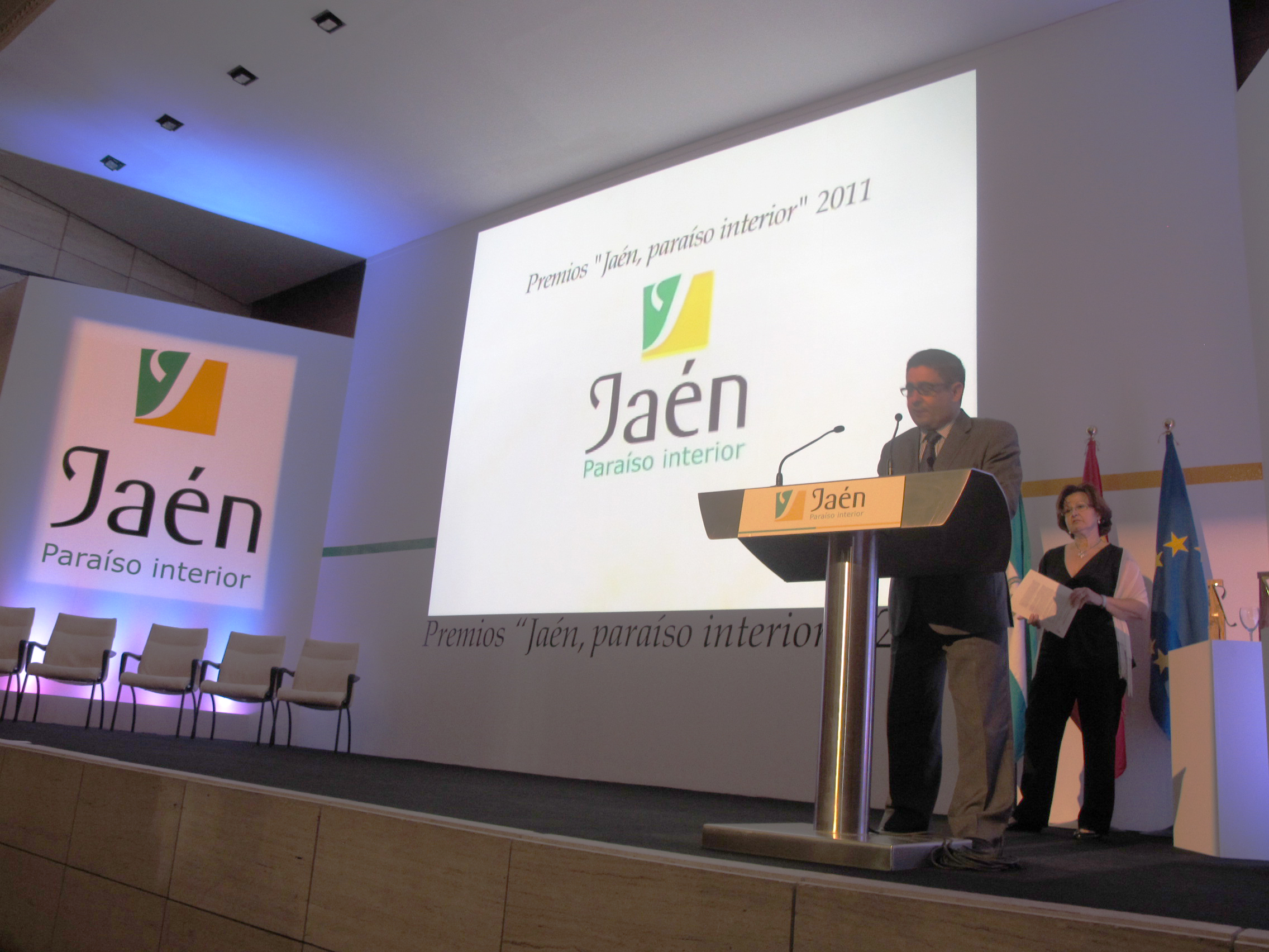 Pulsa para ampliar la imagen: El presidente de la Diputación se dirige a los asistentes a la gala. JPG de 1,03 MB