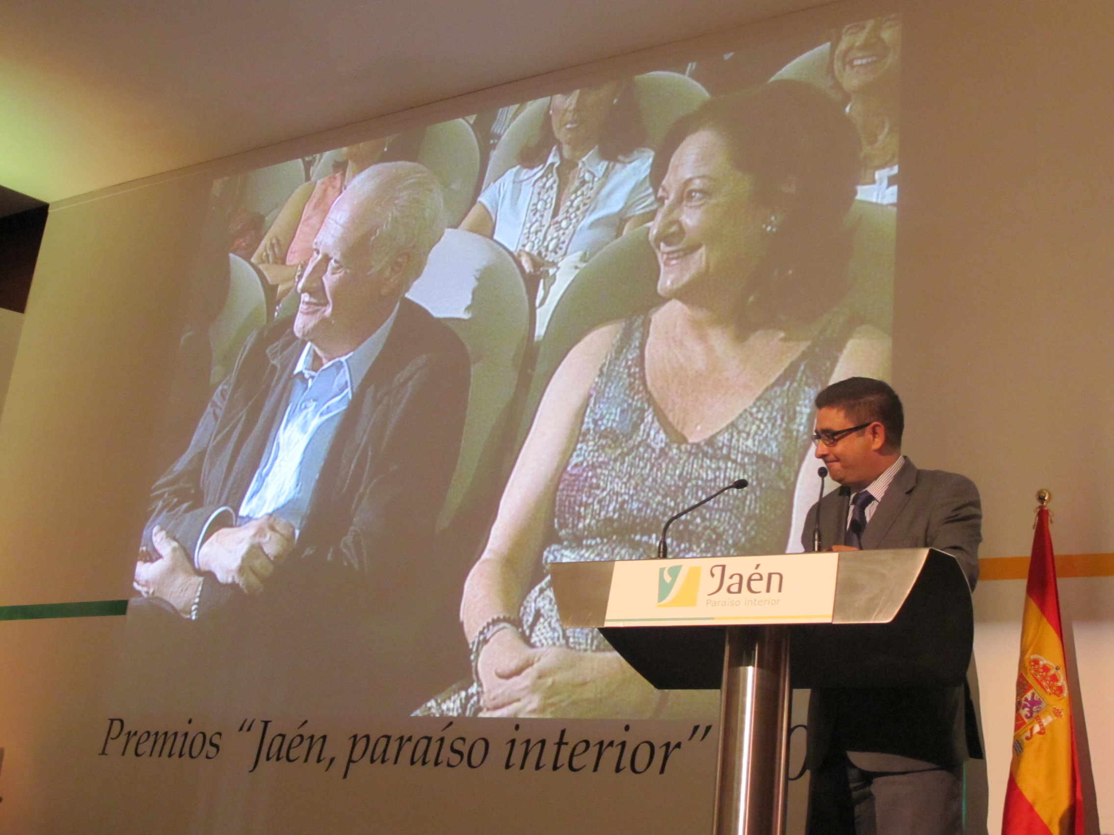 Pulsa para ampliar la imagen: Francisco Reyes destaca la labor de los galardonados. JPG de 812 KB