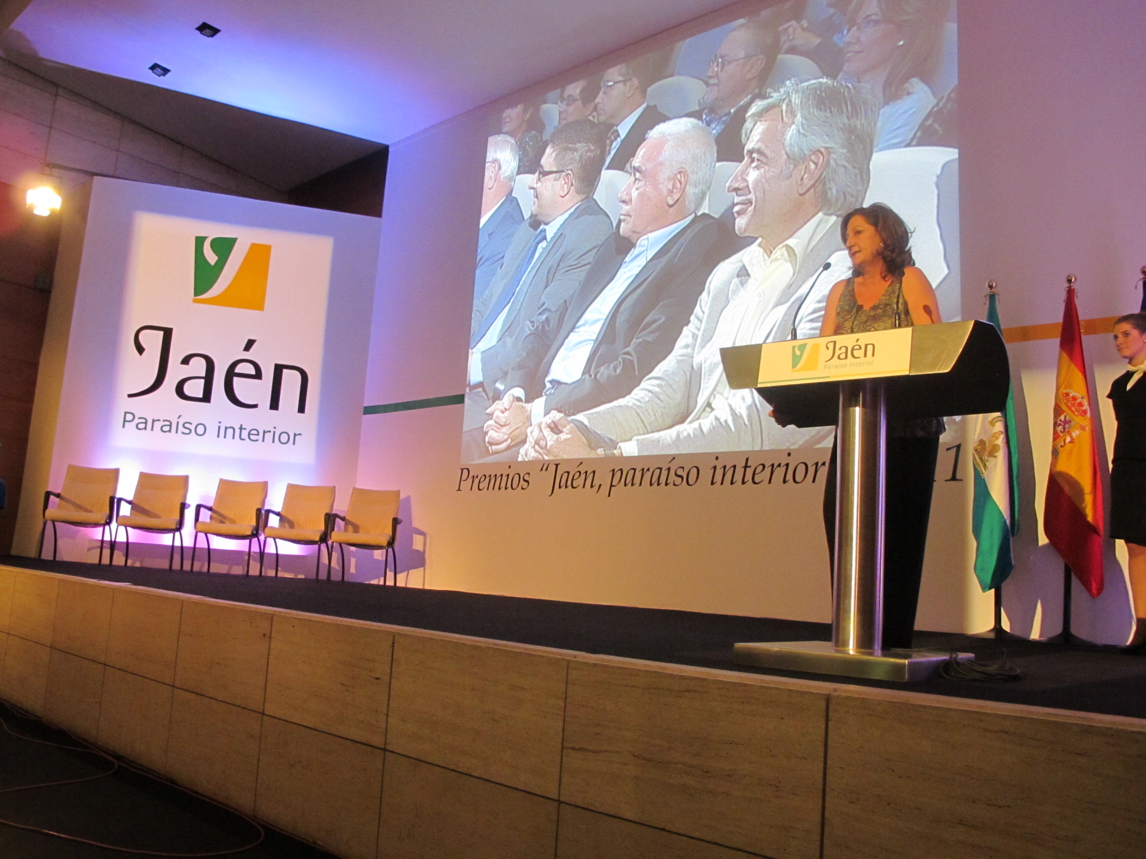 Pulsa para ampliar la imagen: Rosario Pardo ha sido la primera en recibir el galardón. JPG de 938 KB