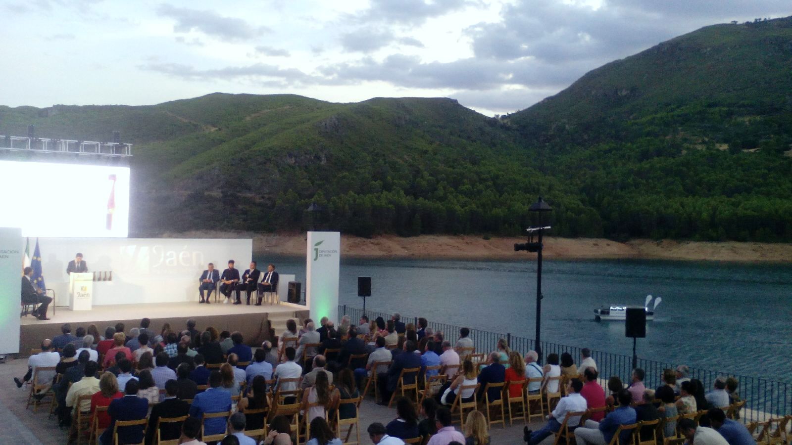 Pulsa para ampliar la imagen: El presidente de la Diputación interviene en la gala de entrega de los premios Jaén, paraíso interior 2016