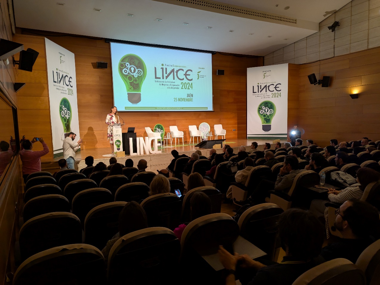 Fotos de celebración del Foro (25 de Noviembre de 2024) 2