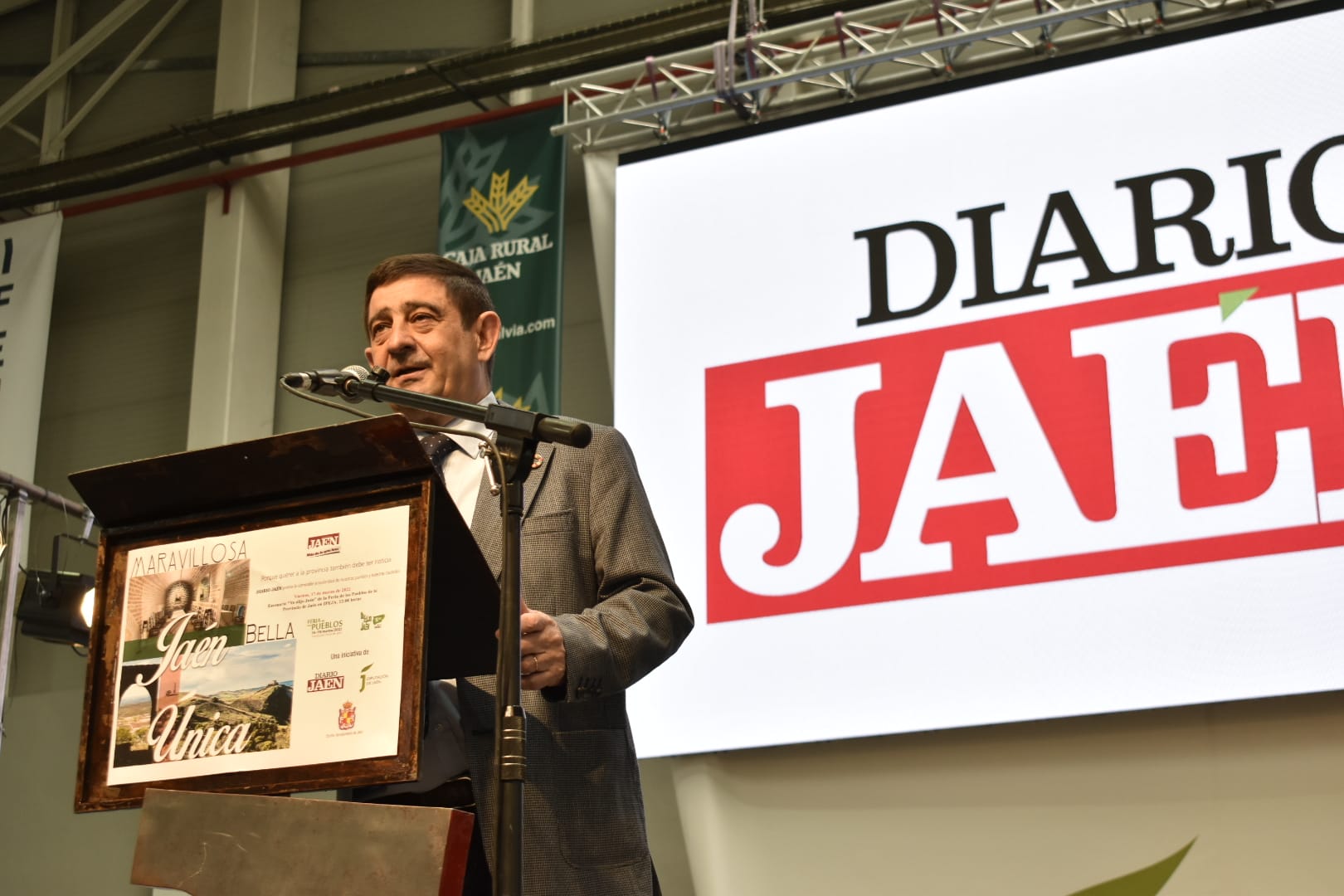 Reyes ha recogido el premio especial concedido por Diario Jaén. JPG de 150 KB  | Imagen en ventana nueva | Diputación de Jaén 