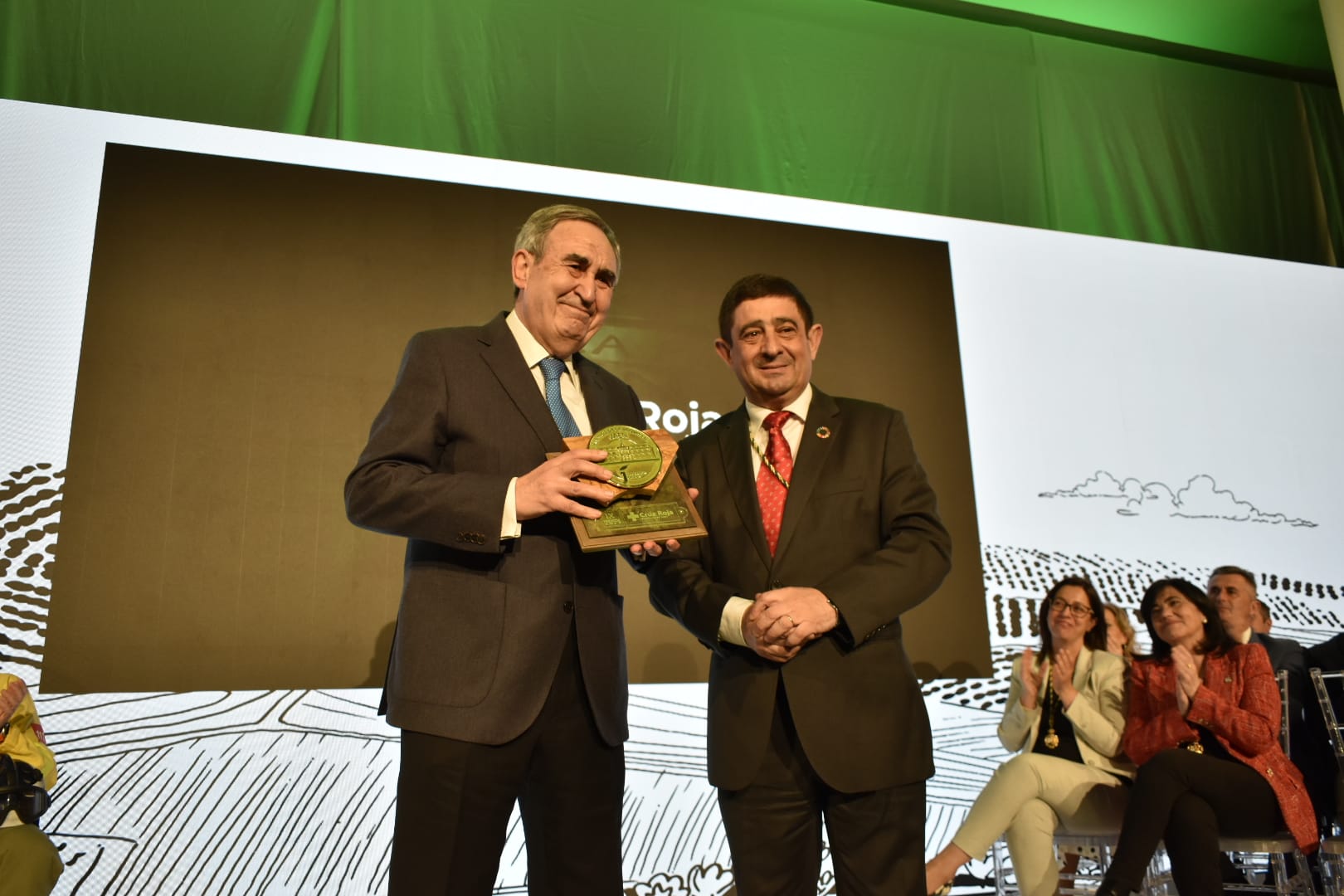 José Boyano recibe el Premio de la Provincia a Cruz Roja en Jaén. JPG de 152 KB  | Imagen en ventana nueva | Diputación de Jaén 