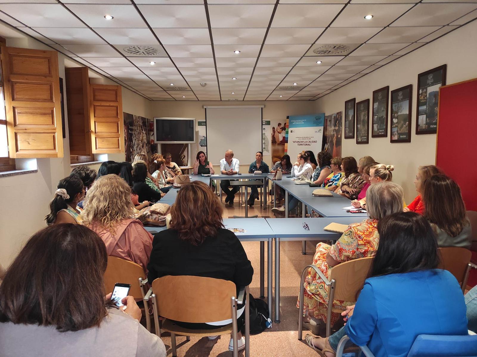 Participantes en este encuentro. JPG de 242 KB | Diputación de Jaén | Ampliar imagen