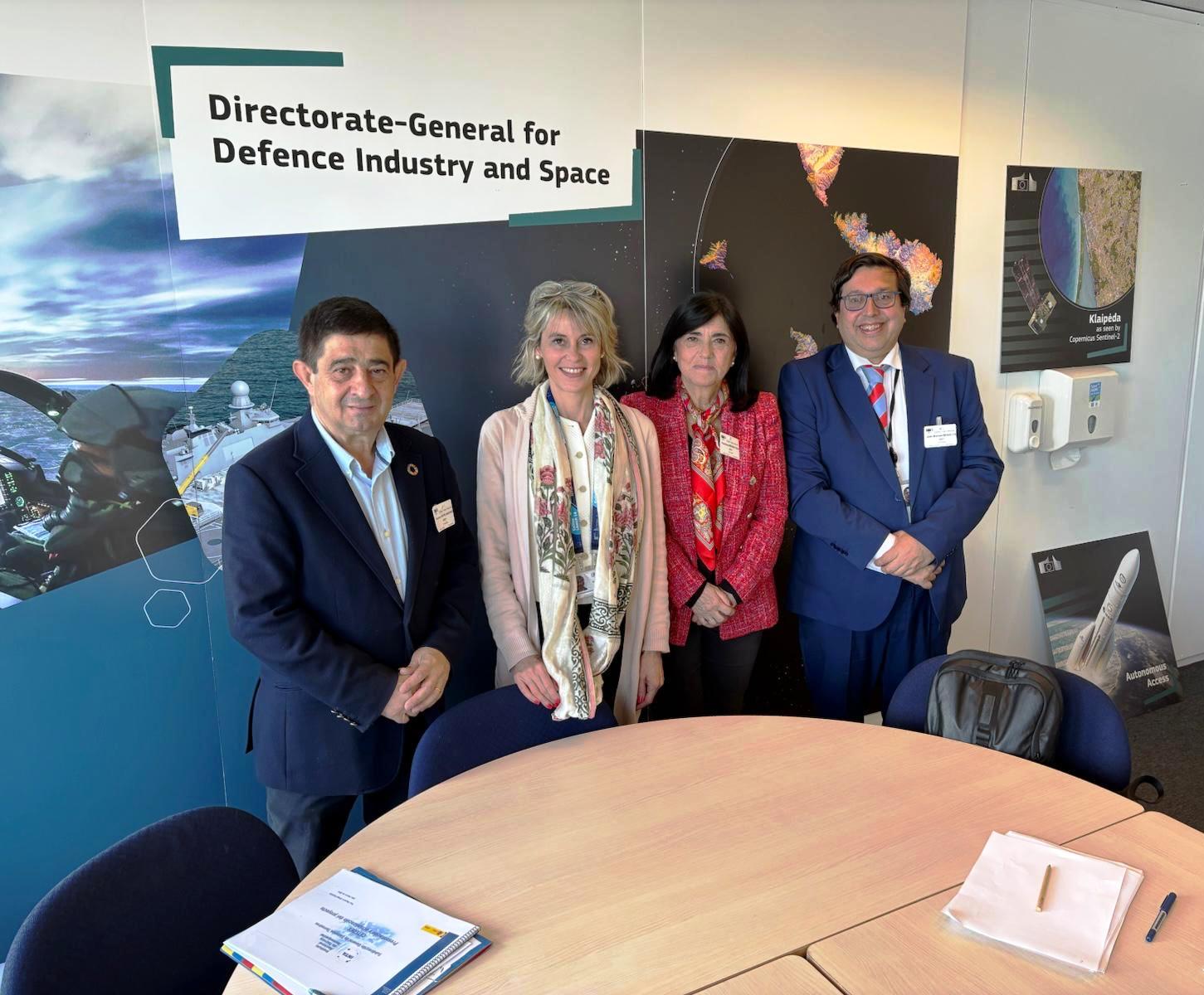 Reunión de Paco Reyes con Lorena Boix | Diputación de Jaén | Ampliar imagen