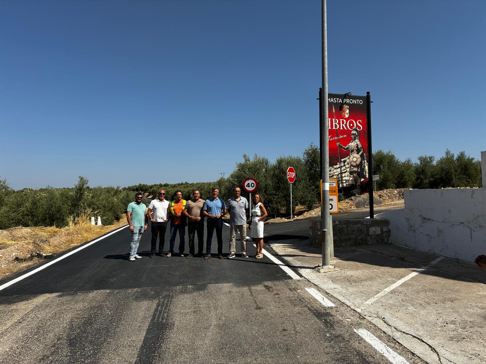 José Luis Agea visita la mejora integral de la JA-4101, que conecta Ibros y Canena