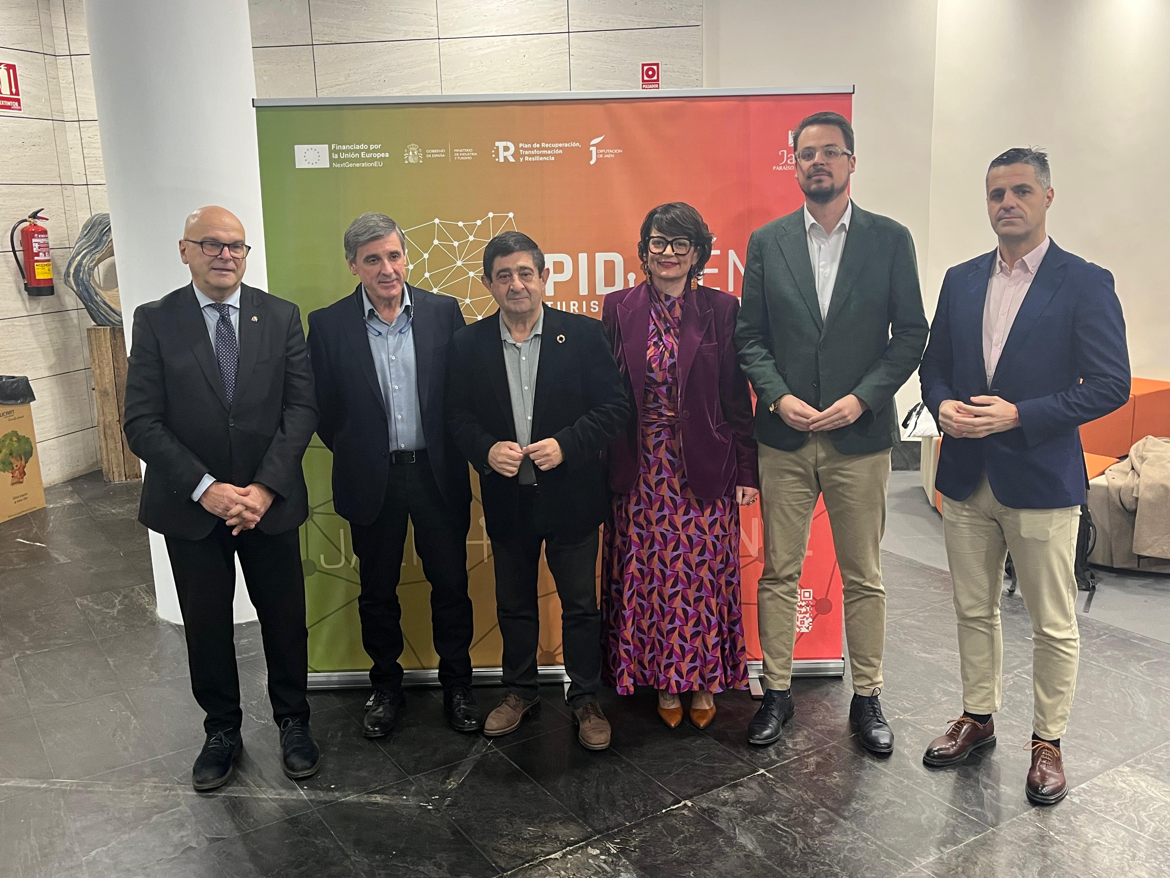 Manuel Fernández, Enrique Martínez, Paco Reyes, Inés Arco, Francisco Javier Lozano y Luis Miguel Carmona en la inauguración de la jornada "Jaén Paraíso Interior, destino inteligente" | Diputación de Jaén | Ampliar imagen