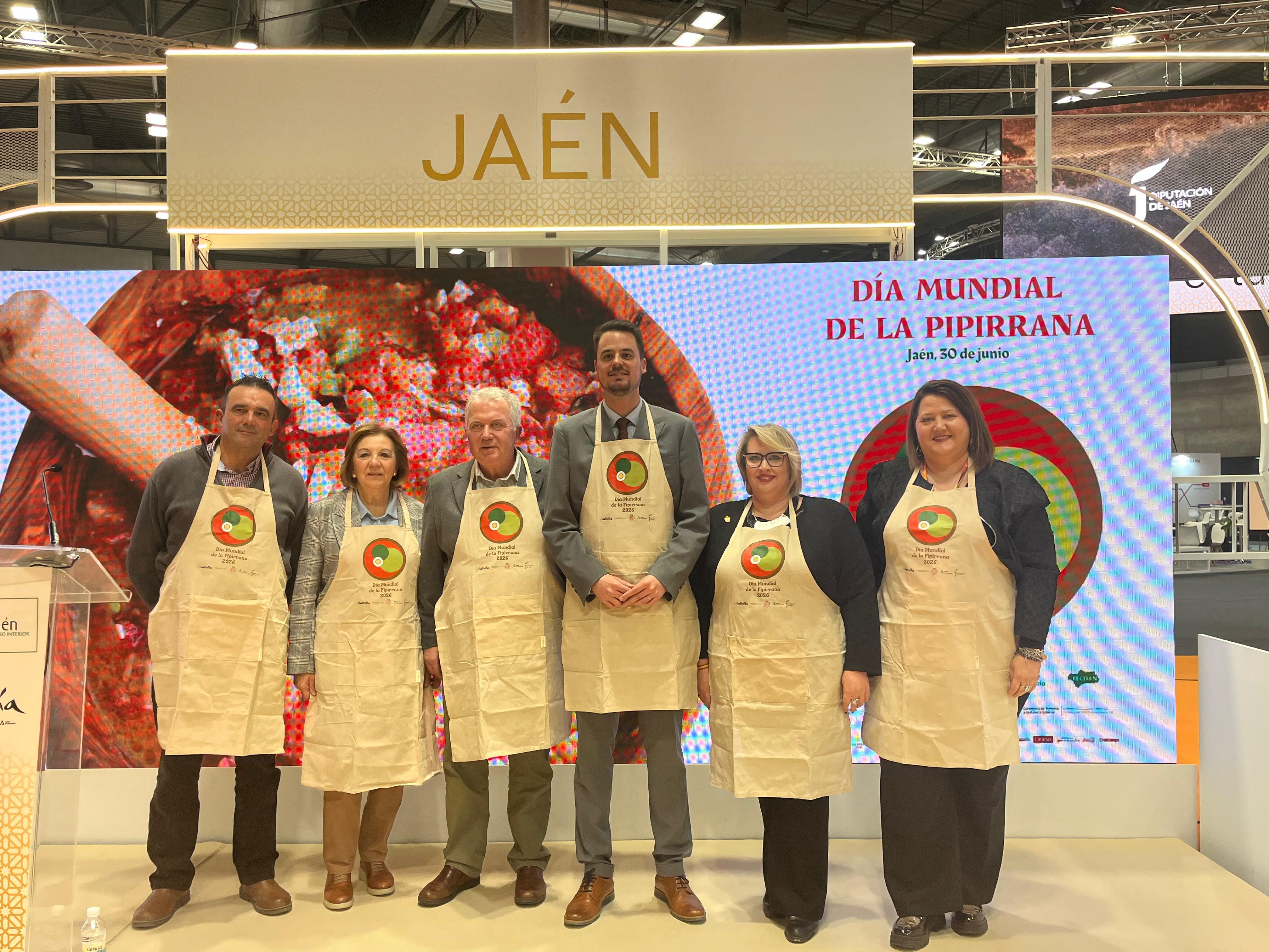 Foto de familia del diputado de Promoción y Turismo junto a responsables de esta propuesta cultural y gastronómica | Diputación de Jaén | Ampliar imagen