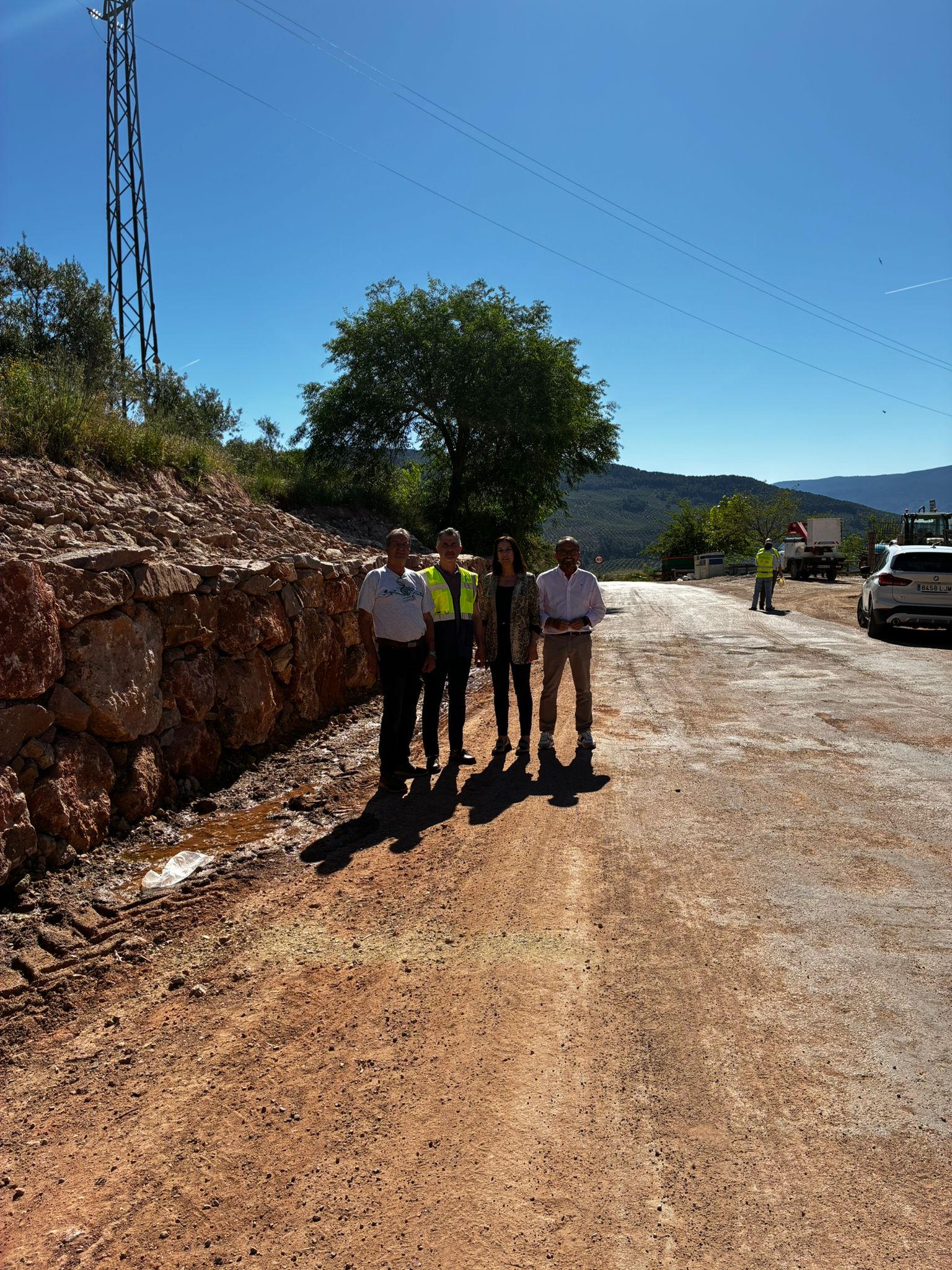 José Luis Agea visita estas obras de emergencia, que consisten en la construcción de 5 muros de contención y que precederán al arreglo integral de esta vía, con una inversión de 1,3 millones de euros