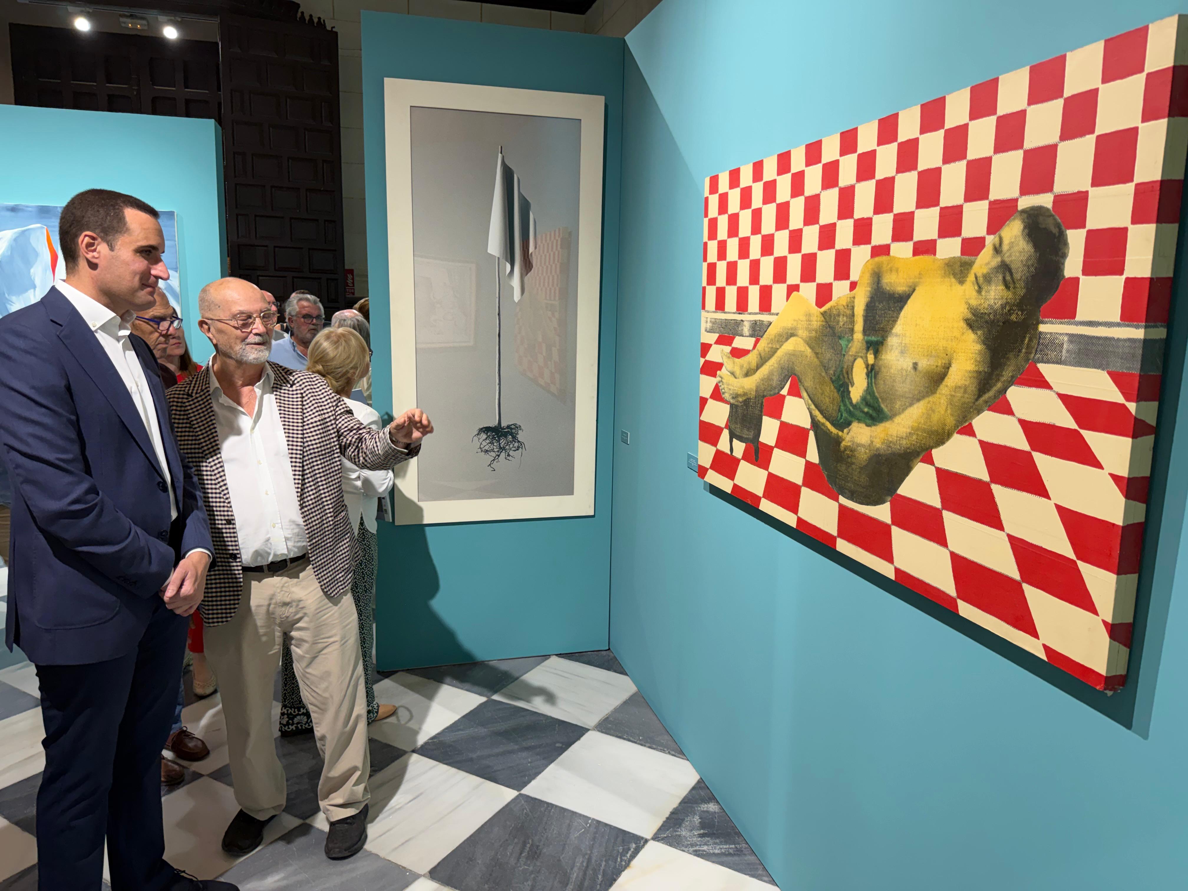 El presidente de la Diputación junto a Ramón García durante la visita a la muestra