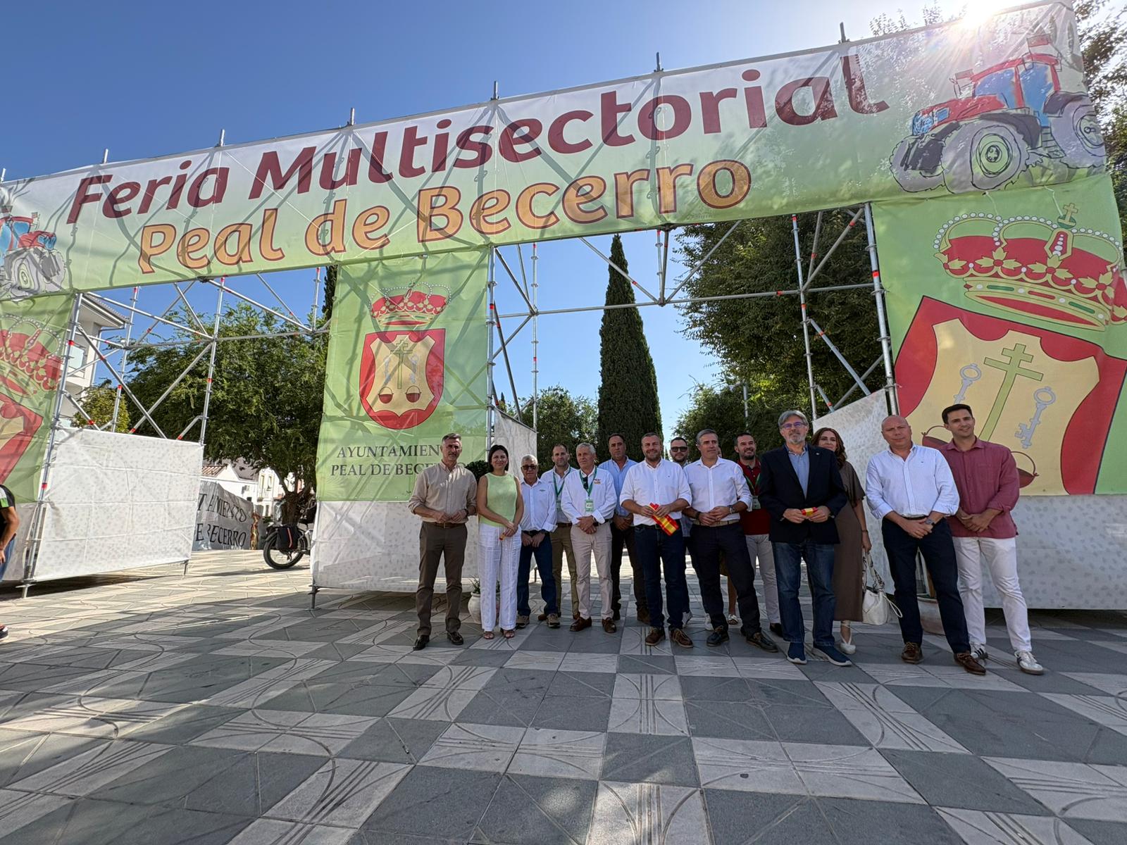 Autoridades, en la inauguración de la IV Feria Multisectorial de Peal de Becerro
