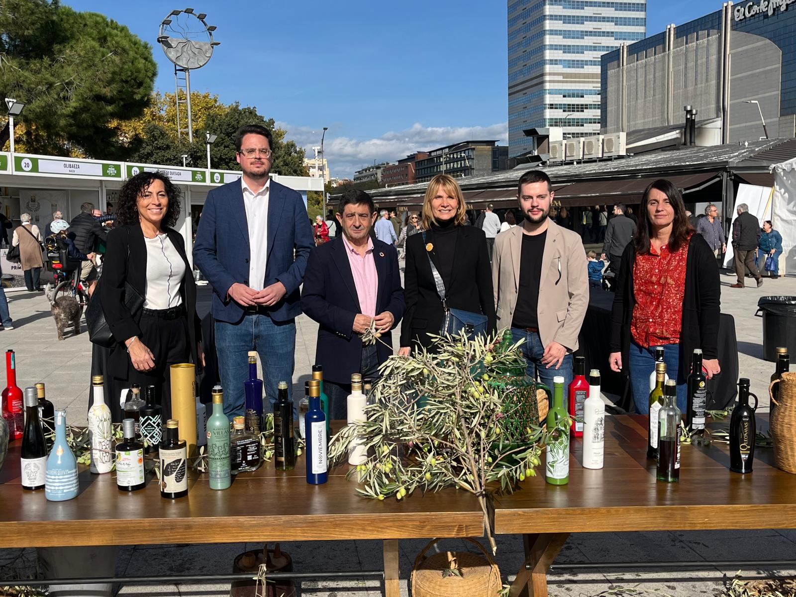 Foto de la noticia: La presidenta de la Diputación de Barcelona visita en Sabadell la Fiesta del Primer Aceite de Jaén