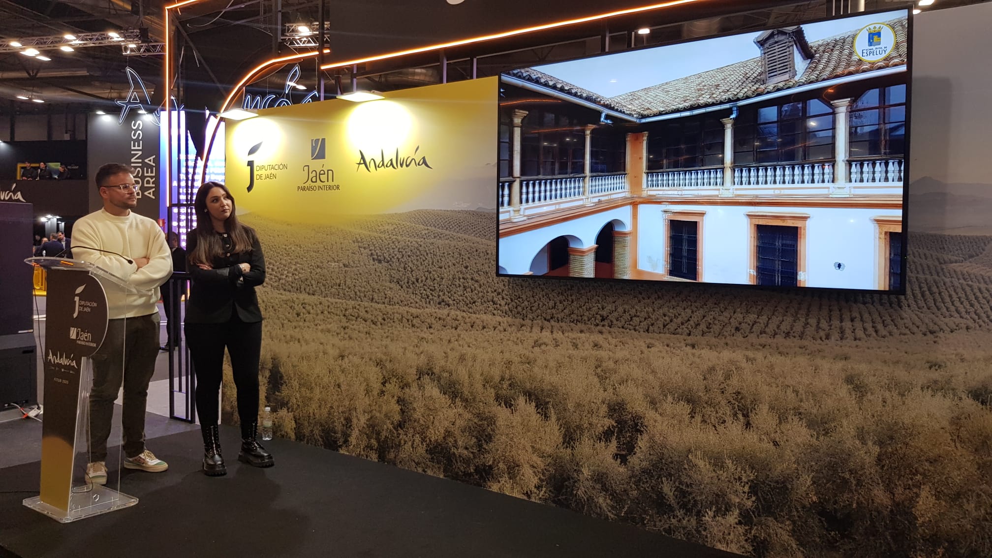 La diputada de Igualdad y Juventud, María Dolores Ruiz, interviene en la presentación de las III Jornadas Medievales del Castillo de Espeluy