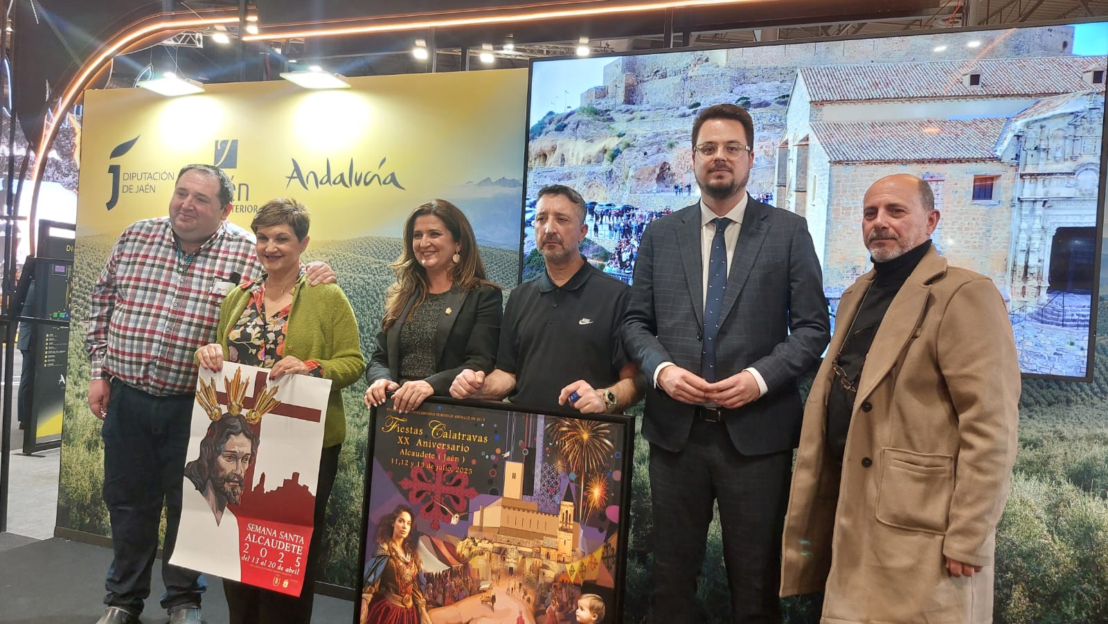 El diputado de Promoción y Turismo, Francisco Javier Lozano, interviene en la presentación de las acciones previstas con motivo de la declaración de Alcaudete como ‘Villa Europea del Deporte’ 2025, las XX Fiestas Calatravas y la Semana Santa de esta localidad