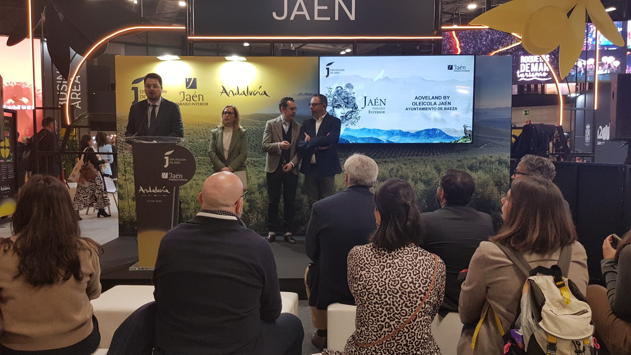 El diputado de Promoción y Turismo, Francisco Javier Lozano, interviene en la presentación de ‘Aoveland: destino de Oleturismo’ y la corrida de toros del Renacimiento